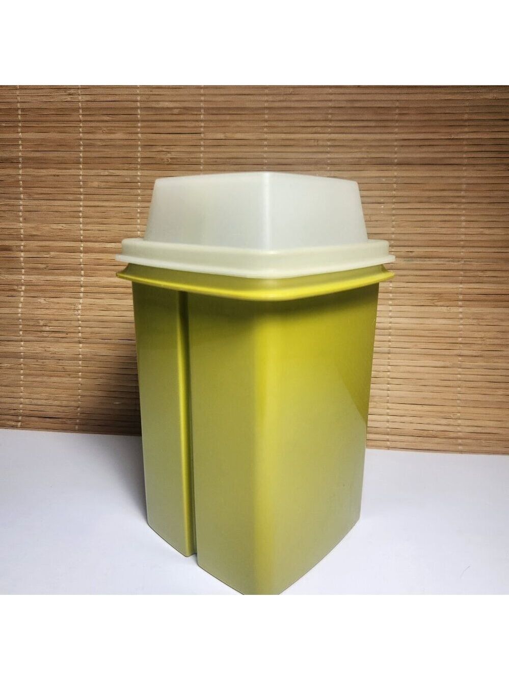 Vintage Tupperware Pick-A-Deli Pickle Olive Keeper 1330 Avocado Green Container